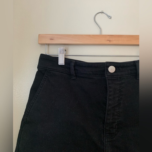 Everlane Cotton Twill Short | Black - Picture 4 of 10